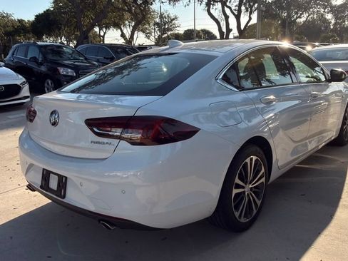 Used 2019 Buick Regal Essence w/ Driver Confidence Package I FWD image 5