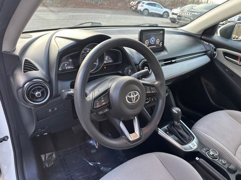 Used 2019 Toyota Yaris LE image 9