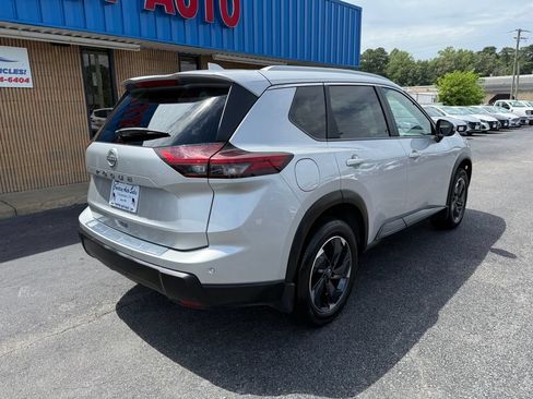 Used 2025 Nissan Rogue SV w/ SV Premium Package FWD image 10
