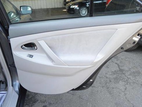 Used 2011 Toyota Camry LE image 43