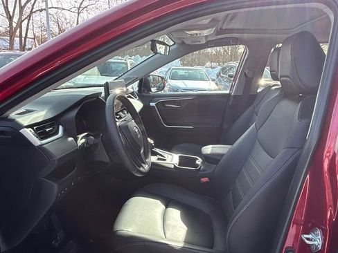 Used 2023 Toyota RAV4 XLE Premium image 28