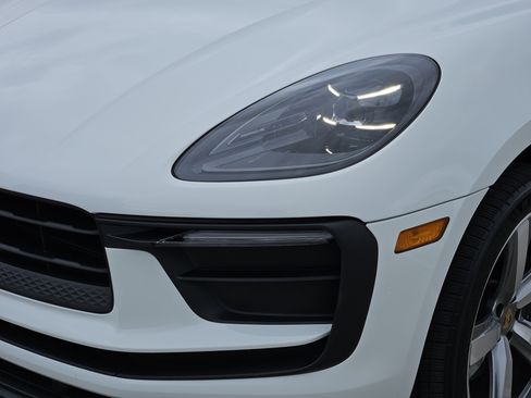 Certified 2025 Porsche Macan image 12