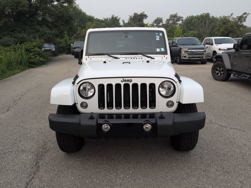 Used 2018 Jeep Wrangler Unlimited Sahara w/ Dual Top Group AWD/4WD image 2