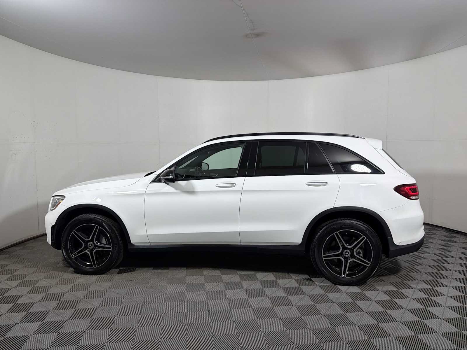 Used 2021 Mercedes-Benz GLC 300 4MATIC image 4