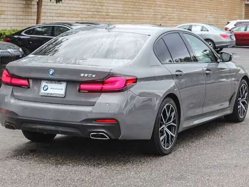 Used 2022 BMW 530e w/ Premium Package image 6
