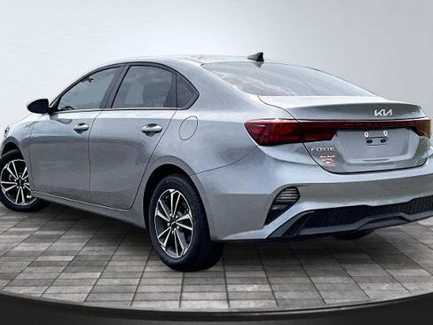 Used 2023 Kia Forte GT-Line w/ GT-Line Premium Package FWD image 2