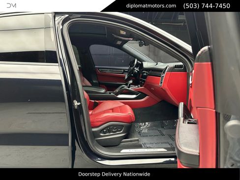 Used 2022 Porsche Cayenne Turbo w/ Performance Package (PG2) image 21