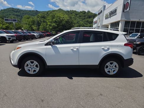 Used 2015 Toyota RAV4 LE AWD/4WD image 8