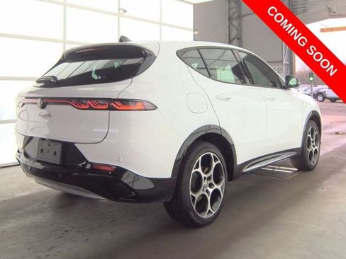 Used 2024 Alfa Romeo Tonale Ti w/ Premium Interior Package image 2