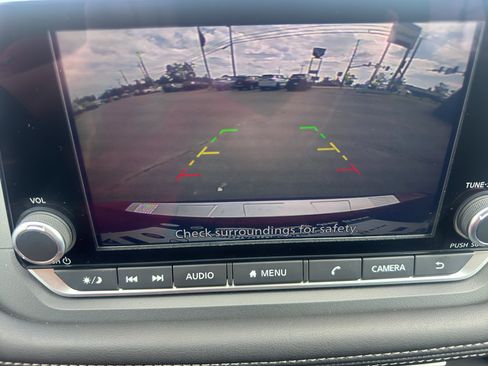 Used 2025 Nissan Rogue SV FWD image 25