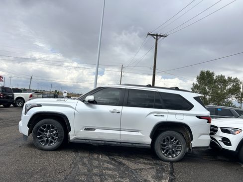 Used 2025 Toyota Sequoia Platinum AWD/4WD image 2