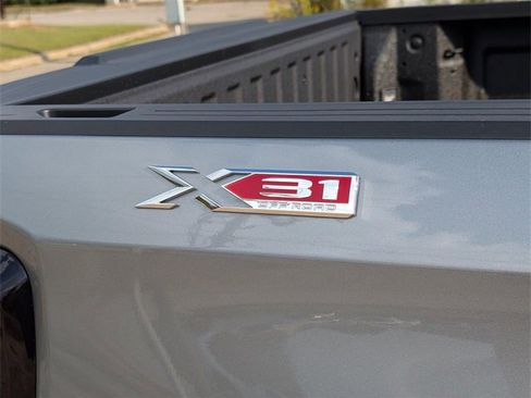 New 2026 GMC Sierra 1500 SLE image 6