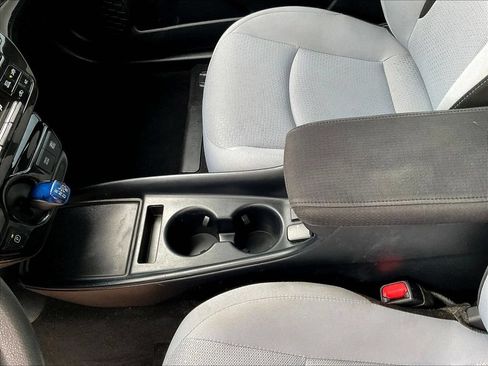 Used 2021 Toyota Prius LE AWD/4WD image 18