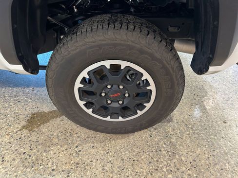 Used 2025 Toyota Tacoma TRD Off-Road image 30