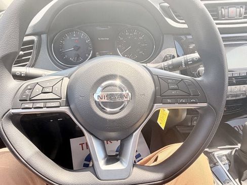 Used 2017 Nissan Rogue S image 16