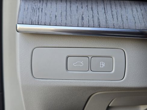 Certified 2025 Volvo XC90 T8 Core w/ Protection Package image 31