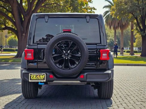 Used 2023 Jeep Wrangler Unlimited Sahara image 6