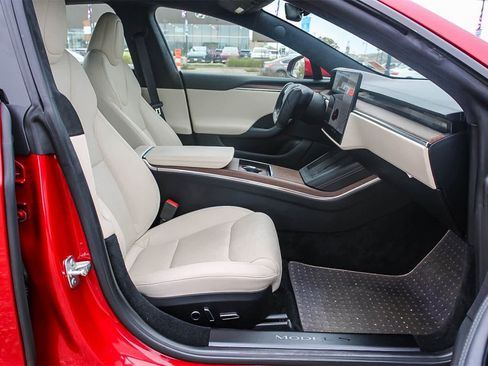 Used 2022 Tesla Model S image 16