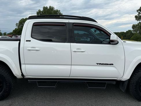 Used 2020 Toyota Tacoma SR5 RWD image 36