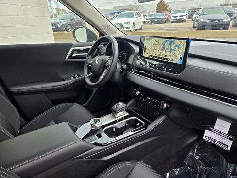 New 2026 Mitsubishi Outlander ES image 5