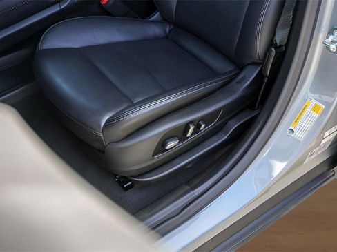 Used 2025 Cadillac XT6 Premium Luxury image 8