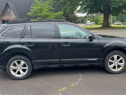 Used 2013 Subaru Outback 2.5i Limited AWD/4WD image 9