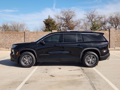 Used 2024 Chevrolet Traverse LT image 5