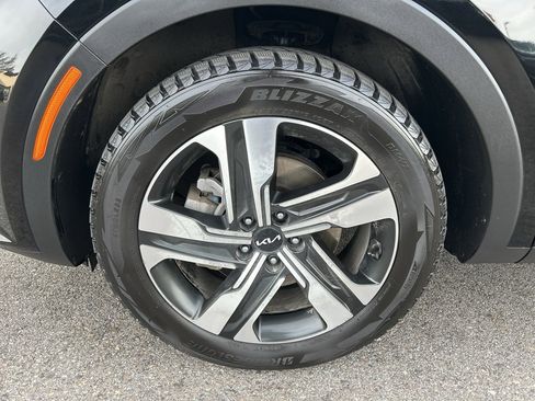 Used 2023 Kia Sorento SX Prestige w/ Panoramic Sunroof Package image 9