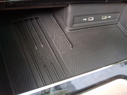 Used 2025 Volkswagen Atlas Cross Sport SEL Premium R-Line image 26