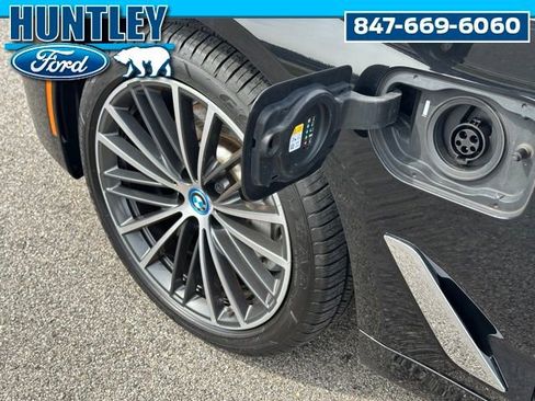 Used 2023 BMW 530e xDrive w/ Premium Package AWD/4WD image 8