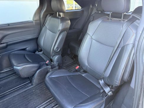 Used 2021 Toyota Sienna XSE FWD image 12