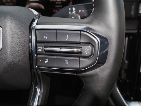 Used 2025 GMC Yukon XL Denali image 35