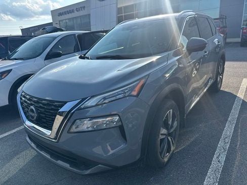 Used 2023 Nissan Rogue SL w/ SL Premium Package FWD image 3
