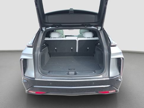 Used 2024 Cadillac Lyriq Luxury RWD image 17