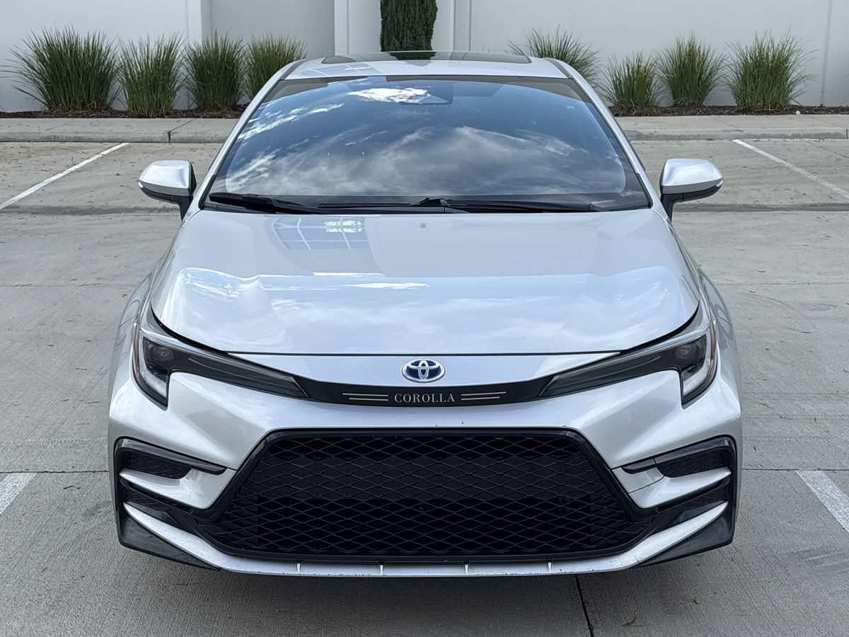 Used 2024 Toyota Corolla SE w/ SE Package FWD image 8