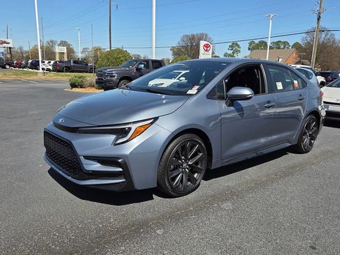 Certified 2025 Toyota Corolla SE image 3