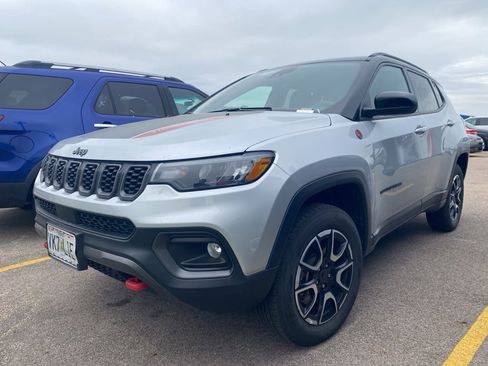Used 2025 Jeep Compass Trailhawk AWD/4WD image 18