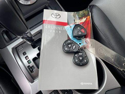 Used 2018 Toyota 4Runner SR5 Premium image 10