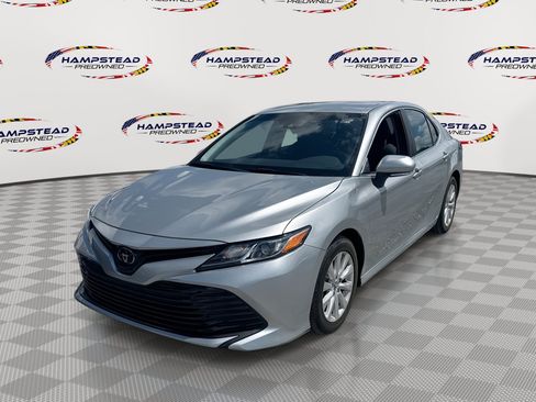 Used 2018 Toyota Camry LE w/ Convenience Package FWD image 1