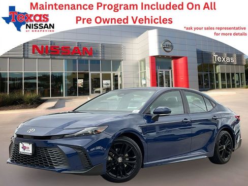 Used 2025 Toyota Camry SE image 1