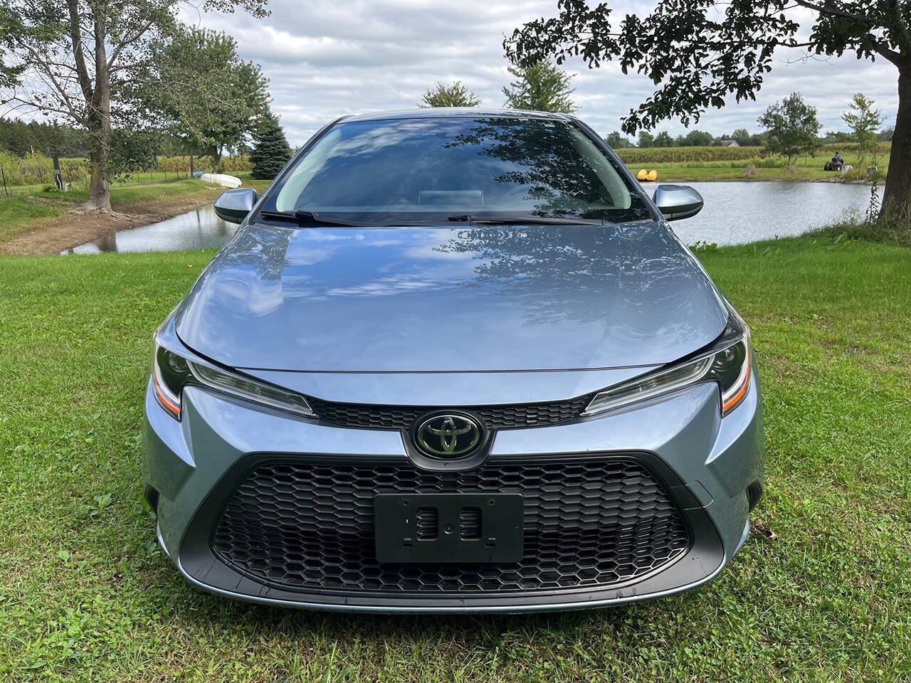 Used 2021 Toyota Corolla LE w/ Carpet Mat Package (TMS) FWD image 2