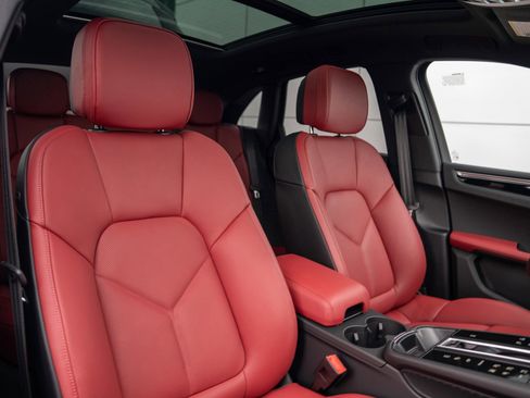 New 2026 Porsche Macan image 27