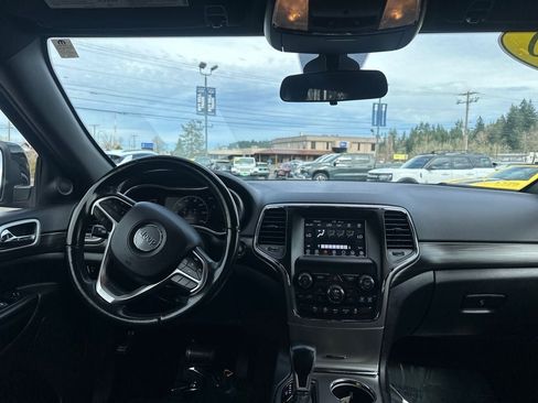 Used 2020 Jeep Grand Cherokee Laredo image 11