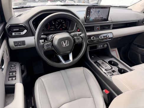 Used 2023 Honda Pilot Touring image 10