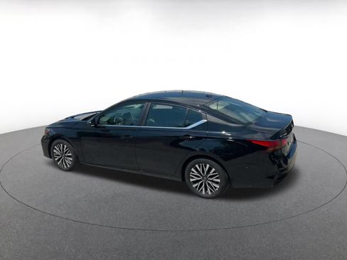 Used 2026 Nissan Altima 2.5 SV FWD image 10