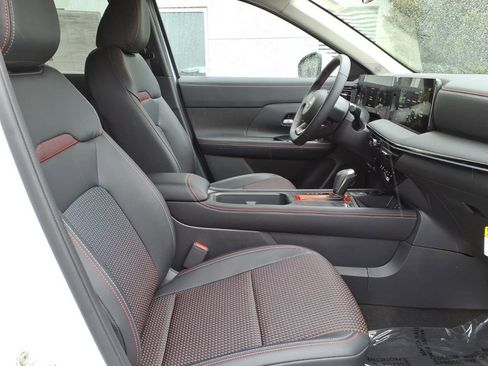 Used 2025 Nissan Kicks SR AWD/4WD image 5
