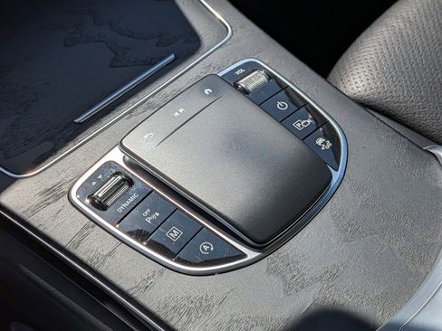 Used 2022 Mercedes-Benz GLC 300 image 24