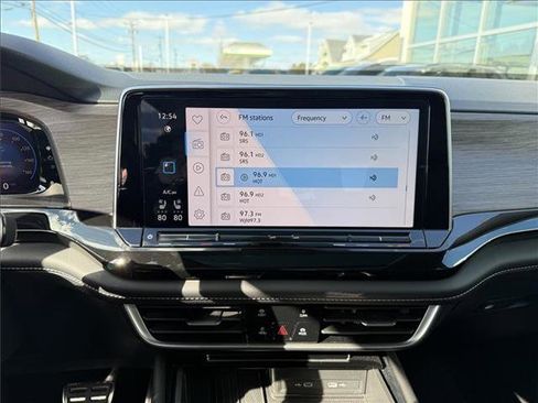 Used 2025 Volkswagen Atlas SEL Premium R-Line image 16