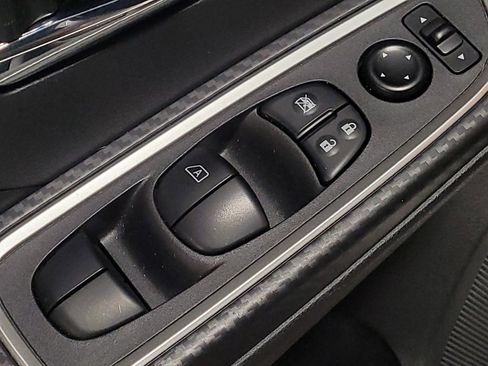 Used 2021 Nissan Versa SR w/ Convenience Package FWD image 27