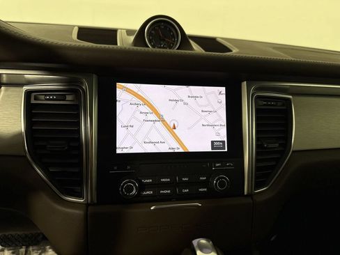 Certified 2018 Porsche Macan S AWD/4WD image 27